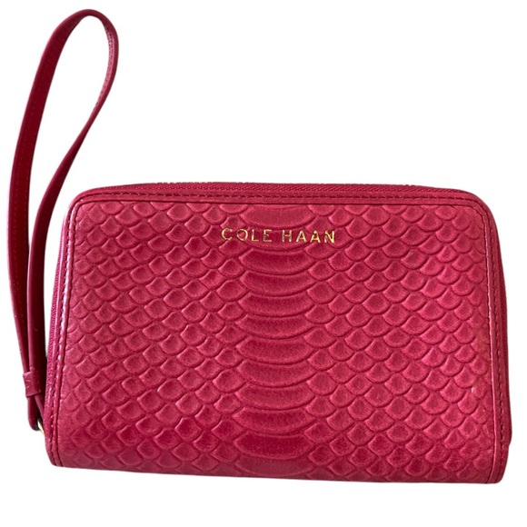 Cole Haan women’s small crocodile print wrap around zip fuchsia wristlet Wallet - Picture 1 of 11